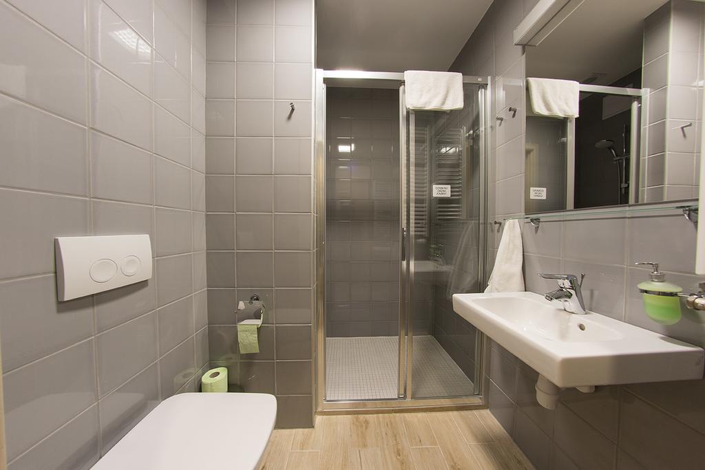 Inwest Osrodek Szkoleniowo-Wypoczynkowy Hotel Smardzewice Luaran gambar